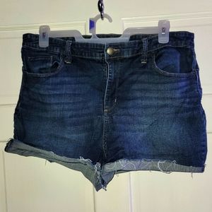 Universal Thread 18W denim shorts with stretch